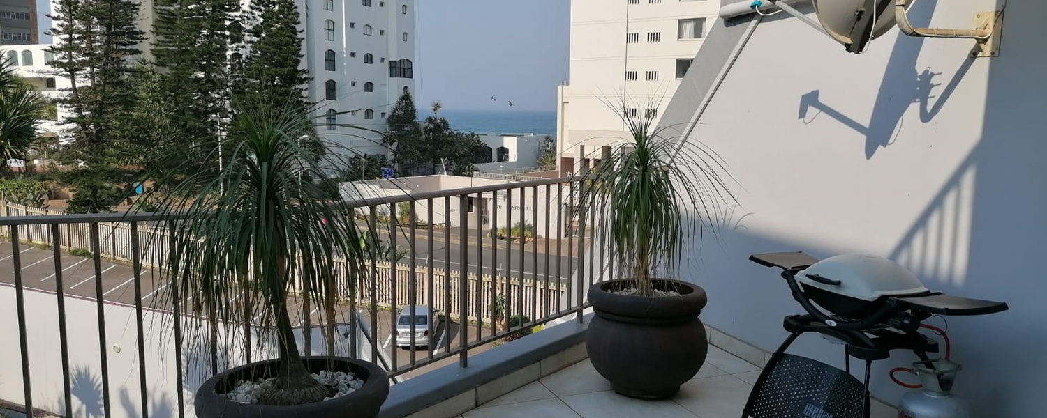 Balcony and patio with Weber gas braai